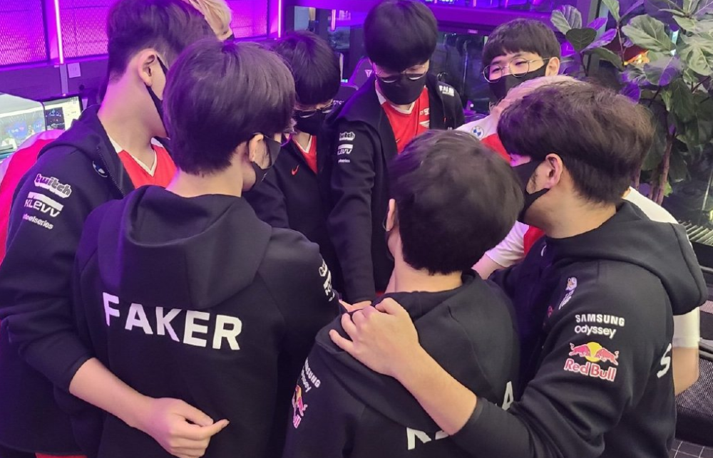 队在战术执 队在战术执