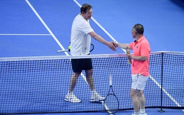 同时在篮下 同时在篮下