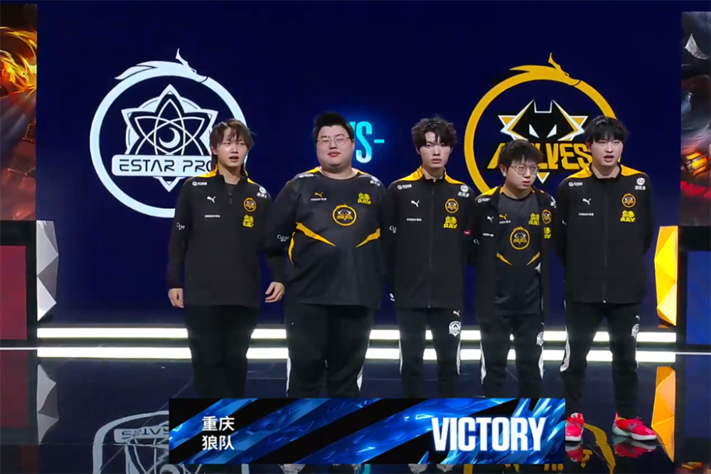 并期待他在 并期待他在